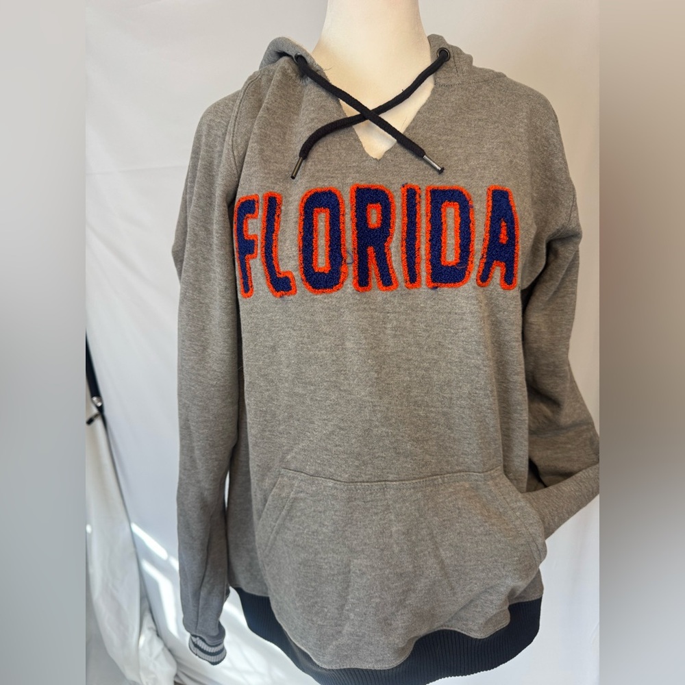 Colosseum Florida Gators grey hoodie, v-neck size XL, puffy stitched lettering - Picture 1 of 16